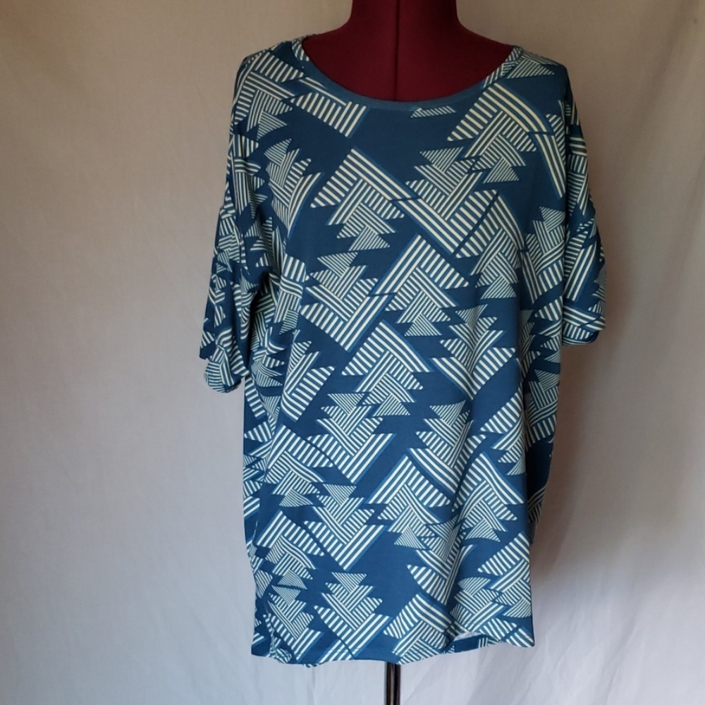 Lularoe xs printed shirt